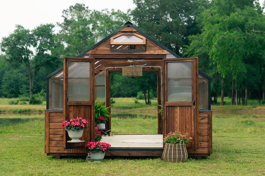 12x20 Yoderbilt Legacy Greenhouse